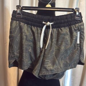 Vuori Shorts size Small